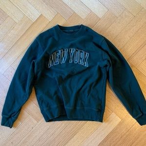 Dark green New York sweatshirt